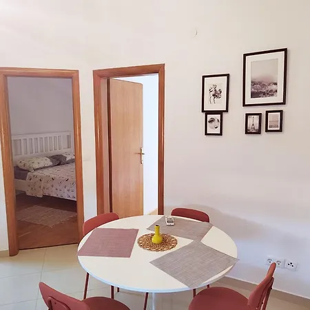 T&t Sea View Τρογκίρ